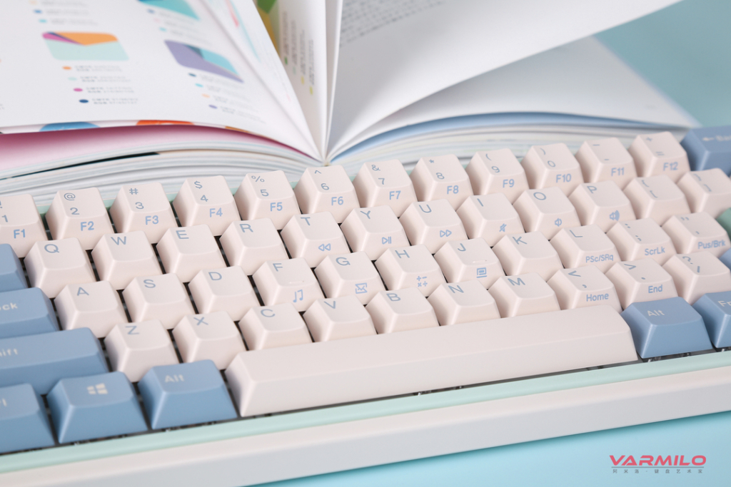 Varmilo VXT67 Minilo Eucalyptus / Cherry MX Silent Red 23