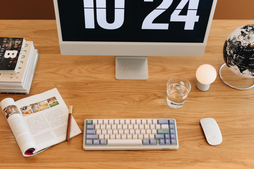 Varmilo VXT67 Minilo Eucalyptus / Cherry MX Silent Red 40