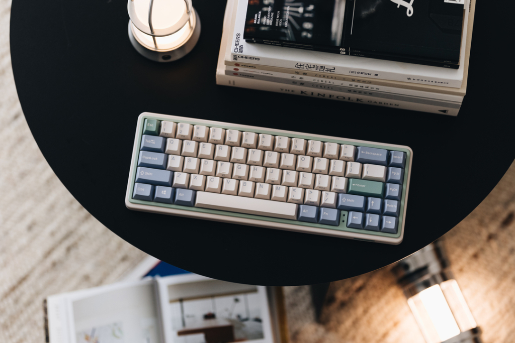 Varmilo VXT67 Minilo Eucalyptus / Cherry MX Silent Red 28