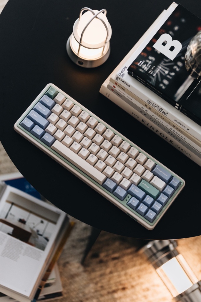 Varmilo VXT67 Minilo Eucalyptus / Cherry MX Silent Red 32
