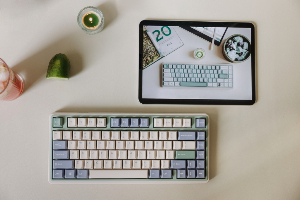 Varmilo VXT81 Minilo Eucalyptus / Gateron G Pro Yellow 2.0 23